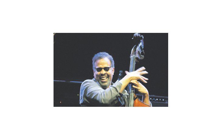 ámbito.com | Clarke no sólo brindó una noche de muy buena música junto con su grupo de jóvenes músicos, sino que mostró un entusiasmo desbordante que contagió a sus fans.