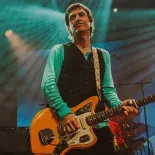 El histórico guitarrista vuelve a la Argentina a presentar su nuevo disco solista.