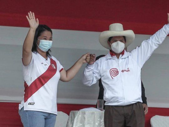 Los candidatos presidenciales de Perú, Keiko Fujimori y Pedro Castillo.