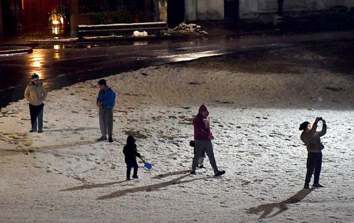 Córdoba amaneció cubierta de nieve.
