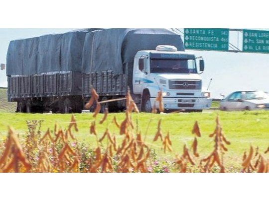 La medida es en reclamo del pago de una tarifa anual única obligatoria para el transporte de cereales, por lo que no ingresarán camiones a los puertos exportadores.