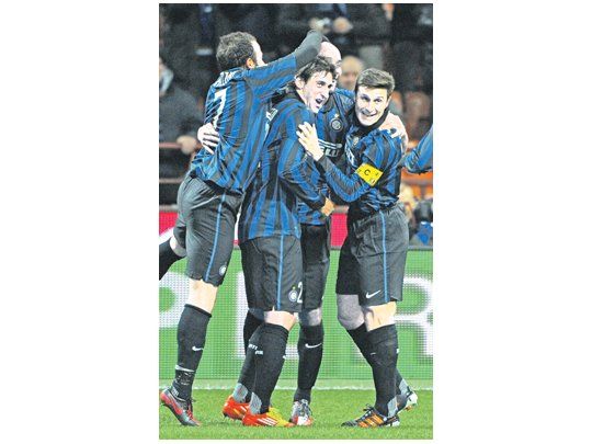 Milito ratificó la impresionante recuperación de Inter de la mano de Ranieri con la victoria en el clásico de Milán.