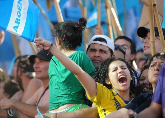 Miles de personas concurrieron al festival en Plaza de Mayo.