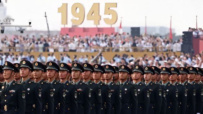 Xi Jinping encabezó el desfile militar en Tiananmen por los 80 años del fin de la Segunda Guerra Mundial.
