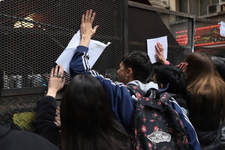 Las protestas frente a la Legislatura de la Ciudad de Buenos Aires contra el acto convocado por Victoria Villarruel.