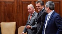 Massa junto al presidente de la UIA, Daniel Funes de Rioja