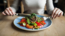 To take care of your health, it is important to maintain a diet based on nutritious foods.