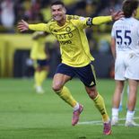 Cristiano Ronaldo sigue incrementando su cartera de negocios: compró el 25% del Almería, club que está jugando en la segunda división del fútbol español. Cristiano Ronaldo sigue incrementando su cartera de negocios: compró el 25% del Almería, club que está jugando en la segunda división del fútbol español.