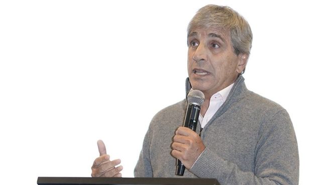 Luis Caputo expuso en BATEV 2026, el encuentro de la construcción y el real estate organizado por CEDU y AEV en La Rural. El ministro puso el foco en el desarrollo del crédito hipotecario y la movilización de los dólares fuera del sistema financiero
