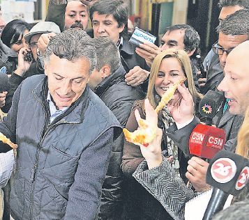 Instantáneas en una jornada de votación. Horacio Rodríguez Larreta, bien temprano, luego de desayunar con colaboradores. Macri capitalizó el triunfo. Martín Lousteau, con buena performance.