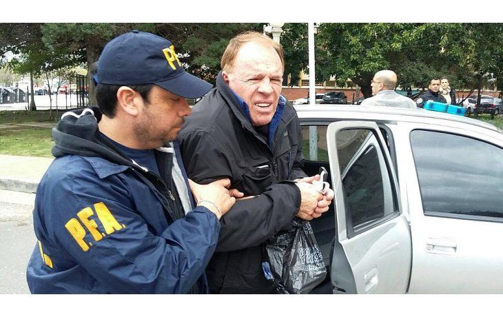 Omar Caballo Suárez es considerarlo jefe y organizador de una asociación ilícita y responsable de maniobras de extorsión, por lo que fue detenido y le trabaron embargo por $ 10 millones.