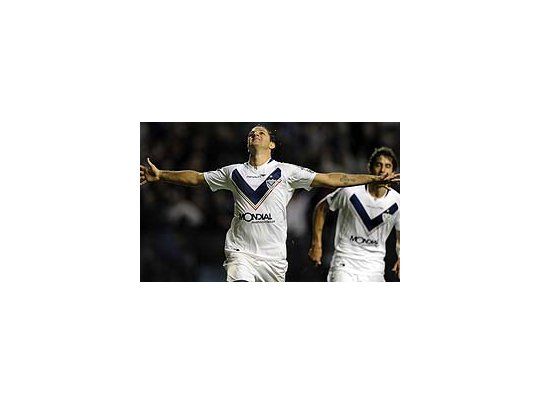 Juan Manuel Martínez mira al cielo. Vélez está bien arriba en la Libertadores y el Clausura.