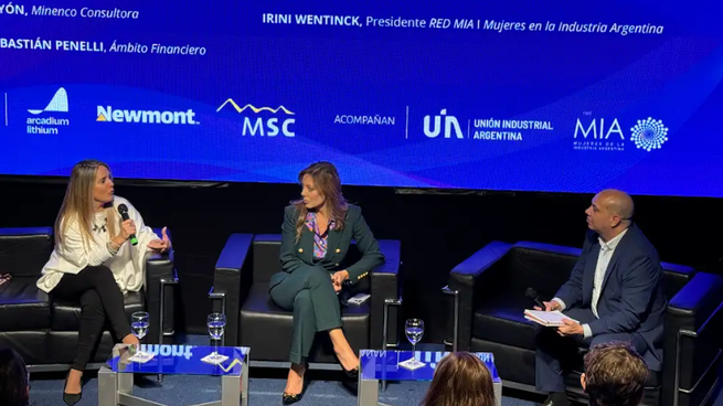  image.png WIM Argentina en la UIA. En el segundo panel participaron Flavia Royón y Irini Wentinck, bajo la moderación del periodista Sebastián D. Penelli.El segundo panel estuvo integrado por la ex secretaría de Energía y de Minería de la Nación, Flavia Royón, y la presidenta de Red MIA y de la Comisión de Género y Diversidad de la UIA, Irini Wentinck.