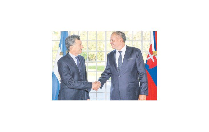 Acuerdos. Mauricio Macri y su par de la República Eslovaca, Andrej Kiska, ayer en la la quinta presidencial de Olivos.
