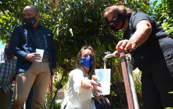 Malena Galmarini presente en la obra “Red secundaria de Agua Benavidez 2, etapa 3 y 4”.