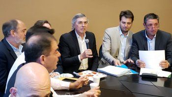 El ministro Massei encabezó la reunión de la mesa Provincia-Municipios.