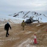 Equipos judiciales, fuerzas de seguridad y especialistas en transporte participaron del operativo para recuperar los cuerpos en una zona de difícil acceso, mientras avanza la investigación.