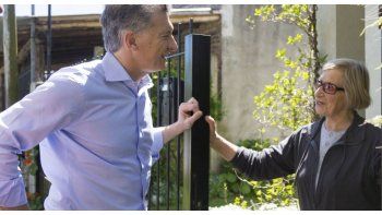 El Presidente visitó a vecinos de la localidad bonaerense de Magdalena.