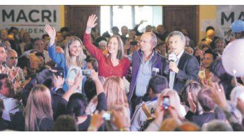 ámbito.com | Mauricio Macri estará casi diariamente desde ahora hasta el cierre de campaña la semana próxima en algún sector del conurbano bonaerense y siempre junto con María Eugenia Vidal. Ayer, con Néstor Grindetti en Avellaneda.