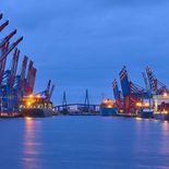 Exportaciones alemanas: Retrocedieron 0,8% en julio, su primera baja en cinco meses.