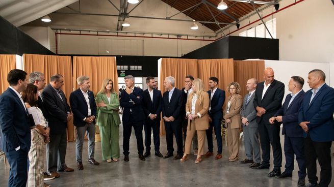 Intendentes de todo el país se reunieron la semana pasada en Paraná. El gobernador Rogelio Frigerio pasó al cierre del encuentro.