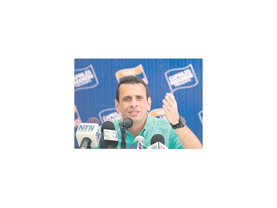 Henrique Capriles enfatiza que ofrece una alternativa de «progreso» frente al socialismo chavista. Se declara admirador de Lula da Silva, pero alentó el golpe de Estado de 2002.