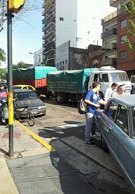 Un camión desató un choque en cadena con 8 autos en San Telmo (foto 1)