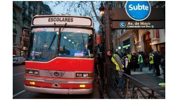 El Gobierno porteño implementó varios servicios de micros escolares como alternativa para transportar a la gente que viaja en subte.