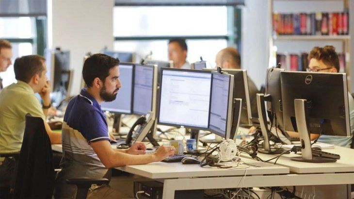 El 50% de los encuestados afirma estar satisfecho con su empleo actual. El 50% de los encuestados afirma estar satisfecho con su empleo actual.