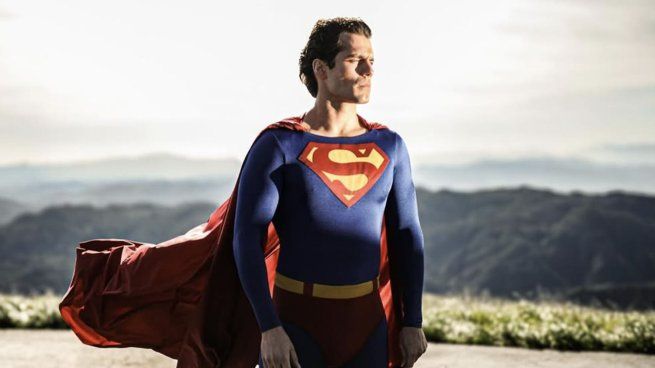 Henry Cavill con el traje utilizado por Christopher Reeve.