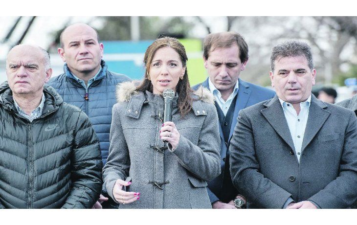 refuerzo. La gobernadora junto al ministro Cristian Ritondo e intendentes anunció ayer que se reforzarán los operativos de control en 29 municipios del Conurbano con la presencia de 12 mil agentes provenientes de distintas divisiones de la Policía provincial, con el fin de combatir la inseguridad.