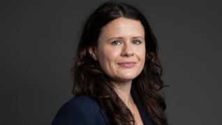 La funcionaria aclaró que nunca había estado en China ni hablado sobre asuntos relacionados en la Cámara de los Comunes. La funcionaria aclaró que nunca había estado en China ni hablado sobre asuntos relacionados en la Cámara de los Comunes.