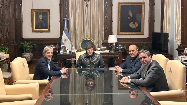 Se espera cadena nacional de Javier Milei anunciando el Presupuesto 2026.