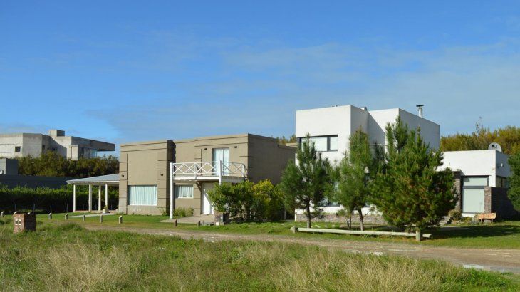 La prolijidad de sus construcciones y la tranquilidad de sus calles invitan a recorrer y disfrutar de la vista. La prolijidad de sus construcciones y la tranquilidad de sus calles invitan a recorrer y disfrutar de la vista.