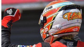 José Manuel Urcera levanta el puño tras ganar en el Gálvez.