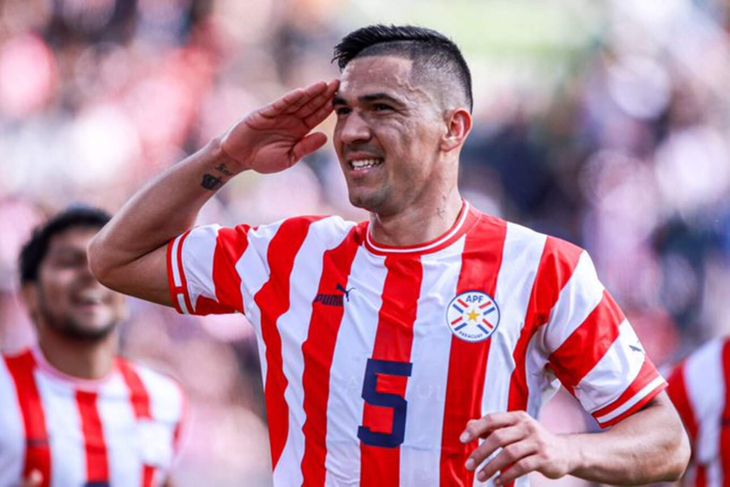 El capitán paraguayo lidera una defensa con experiencia en las principales ligas de Sudamérica y Europa. El capitán paraguayo lidera una defensa con experiencia en las principales ligas de Sudamérica y Europa.