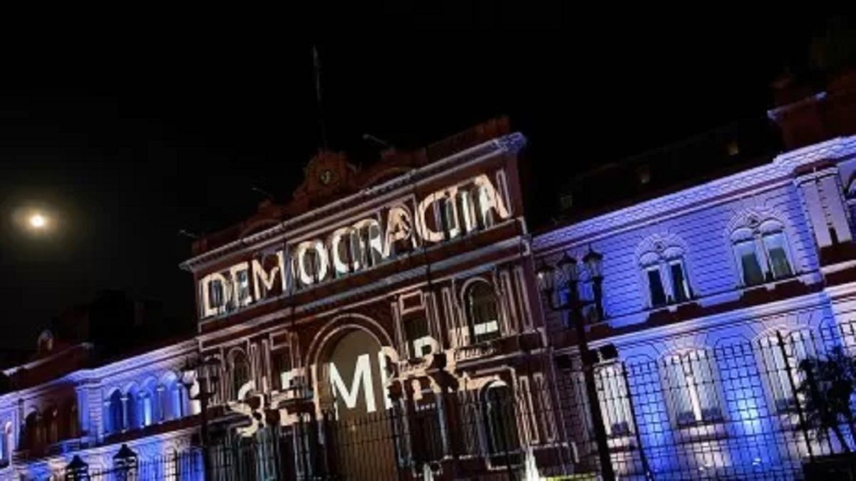 La Casa Rosada celebra el 39° aniversario de la democracia con un video mapping