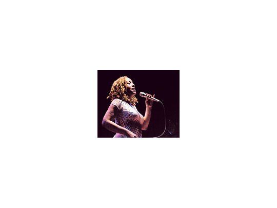 El primer recital de Cassandra Wilson en el Gran Rex desfiló por muchos estilos y fue valioso, aunque algo contenido.