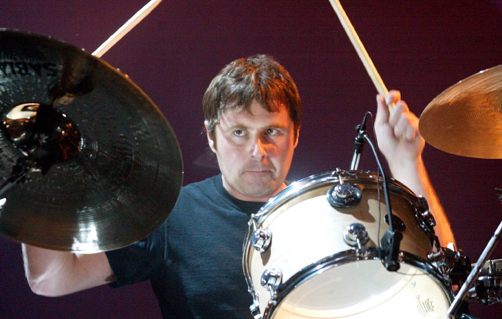 Alan White was the drummer for Oasis from 1995 to 2004. Alan White was the drummer for Oasis from 1995 to 2004.