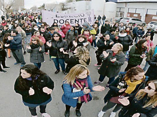 sin paz. Pese a haber saldado los sueldos del mes anterior, la tensión social en la provincia no cede y acecha a Arcioni.