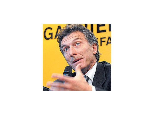 Mauricio Macri ayer, cuando definió que apoyará a RicardoLópez Murphy. El jefe de Gobierno electo quiere mantenerintacta la coalición PRO en el distrito que gobernaráa partir de diciembre.