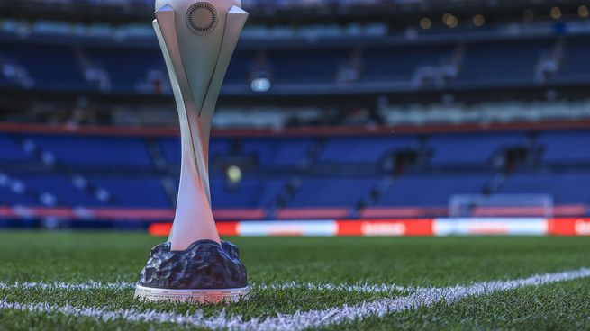 El trofeo de la Concacaf Nations League que busca México.