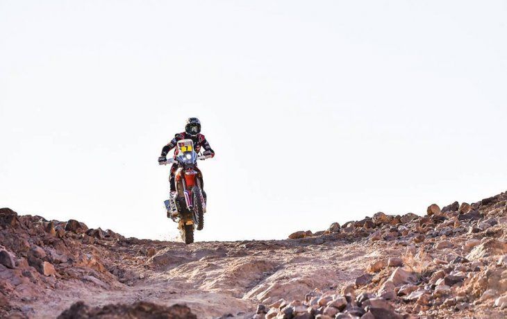 Kevin Benavides marcha segundo en la categoría Motos.