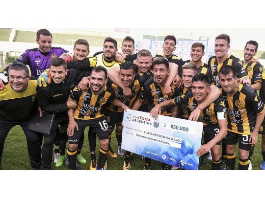 Olimpo se llevó un partido abierto y muy cambiante.