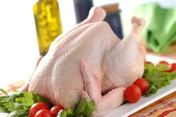 Según el informe, el despegue del pollo respondió en parte a una evolución en las preferencias de los argentinos hacia las carnes blancas, percibidas como alternativas más saludables. Según el informe, el despegue del pollo respondió en parte a una evolución en las preferencias de los argentinos hacia las carnes blancas, percibidas como alternativas más saludables.