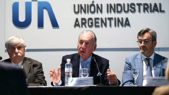 Las autoridades de la Unión Industrial Argentina (UIA) convocaron al presidente electo a trabajar de manera conjunta.