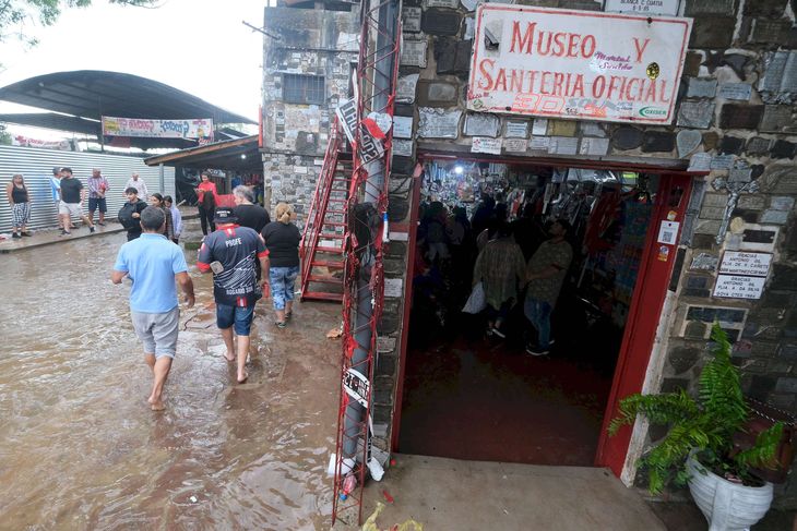 Pese a las inundaciones, la celebración por el mítico personaje no se vio afectada. Pese a las inundaciones, la celebración por el mítico personaje no se vio afectada.