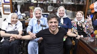 El gobernador Axel Kicillof asistió a la movilización del 24 de marzo y aprovechó para visitar la sede de Madres de Plaza de Mayo.