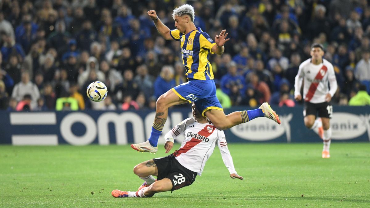 Rosario Central turned it, beat River 2-1 and stayed with three gold points