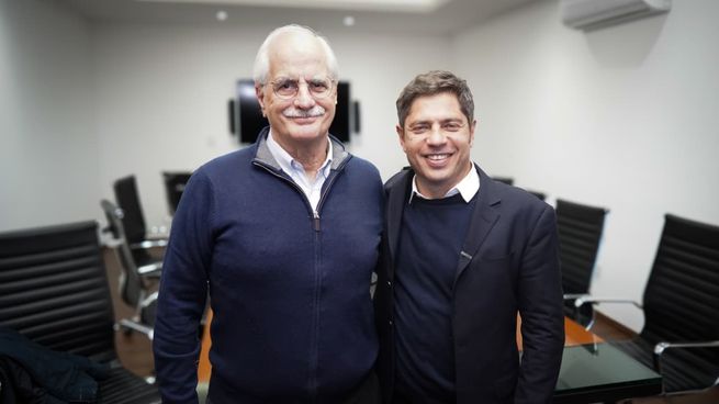 Jorge Taiana y Axel Kicillof, juntos en un encuentro en Ensenada. 